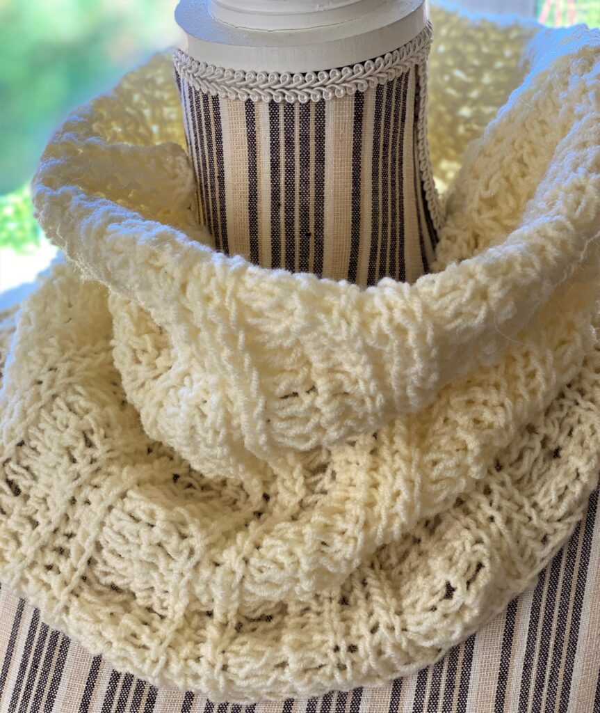 Chunky Cowl in white - Testers picture 