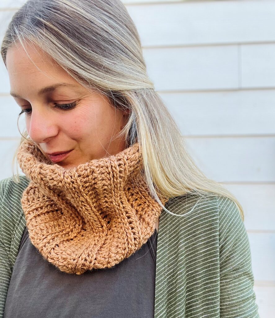 Chunky Cowl in beige - Testers picture 